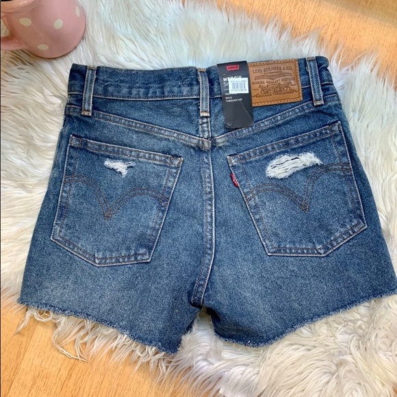 LEVI’s Shorts High Rise Cut Off Wedgie Distressed - Picture 4 of 4